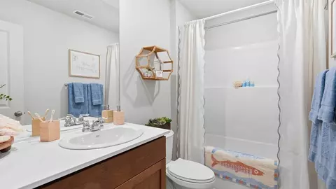 Bath - 61231 Parrell Rd, Bend, OR 97702 photo 2 of 5