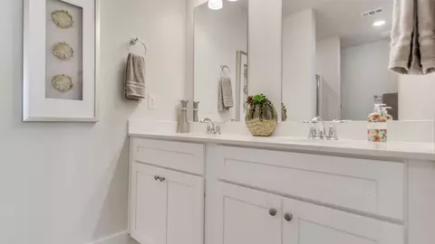 Bath - 4532 Cara St, Pace, FL 32571 photo 3 of 5