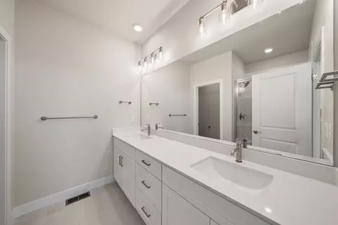 Bath - 2900 W 56th Ave, Denver, CO 80221 photo 2 of 6