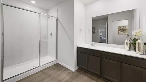 Bath - 1012 Rountree Ct, Celina, TX 75009 photo 2 of 4