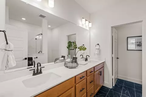 Bath - 308 Bluestem Dr, Euless, TX 76039 photo 4 of 4
