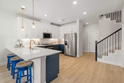 Kitchen - 308 Bluestem Dr, Euless, TX 76039 photo 4 of 4