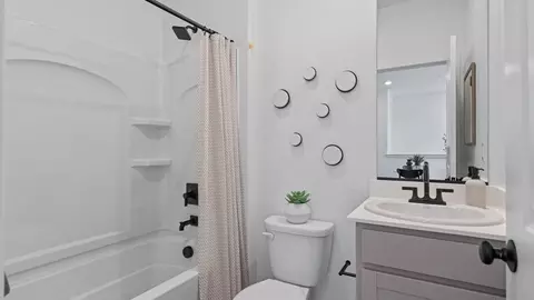 Bath - 2355 E 8th St, Davis, CA 95618 photo 2 of 2