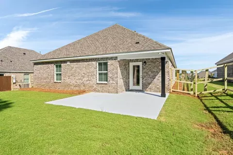Exterior - 127 Laurel Branch Dr, Dothan, AL 36305 photo 7 of 12