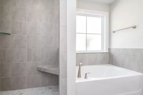 Bath - 127 Laurel Branch Dr, Dothan, AL 36305 photo 2 of 6