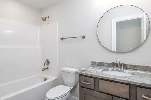 Bath - 127 Laurel Branch Dr, Dothan, AL 36305 photo 3 of 6