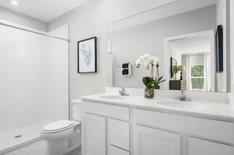 Bath - 1125 172nd Ct E, Bradenton, FL 34212 photo 1 of 3