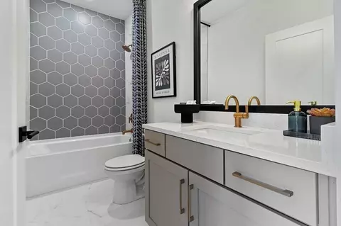 Bath - 751 Auguste Ave, Scottdale, GA 30079 photo 3 of 3