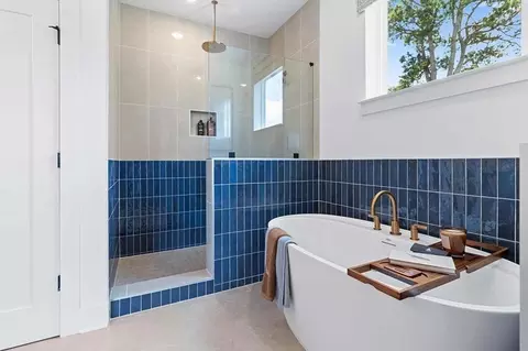 Bath - 751 Auguste Ave, Scottdale, GA 30079 photo 1 of 3