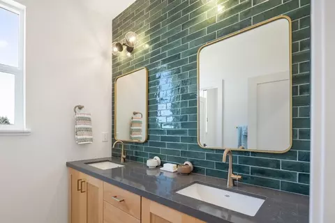 Bath - 110 Tracy Dr, Windsor, CA 95492 photo 4 of 8