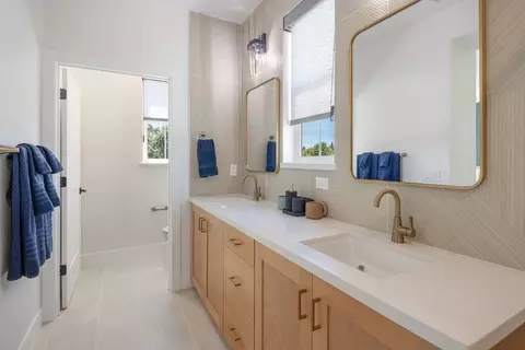 Bath - 110 Tracy Dr, Windsor, CA 95492 photo 2 of 8