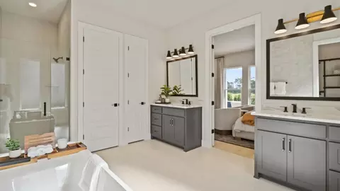 Bath - 8018 Roll Tide Ter, Parrish, FL 34219 photo 3 of 4