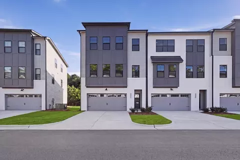 721 Mildred Oaks Ct, Cary, NC 27519