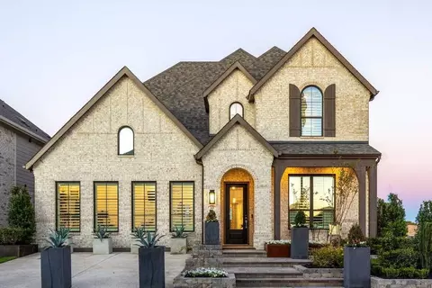 Exterior - 16420 Hemlock Tree Dr, Justin, TX 76247 photo 6 of 9