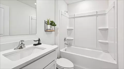 Bath - 3035 NE 20th Ter, Ocala, FL 34470 photo 2 of 3