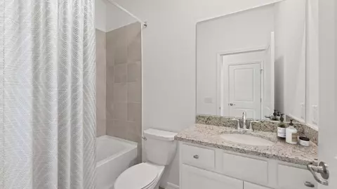 Bath - 3103 E Windsor Dr, Alva, FL 33920 photo 3 of 5