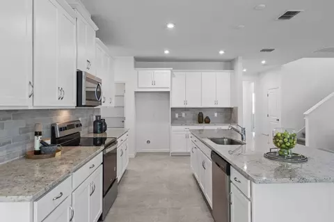 Kitchen - 12927 Pierce St, Parrish, FL 34219 photo 2 of 3