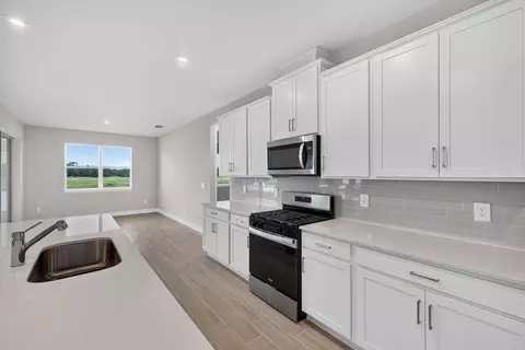 Kitchen - 12927 Pierce St, Parrish, FL 34219 photo 2 of 3