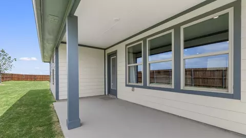 Exterior - 814 Snowdrop Dr, Pilot Point, TX 76258 photo 4 of 6