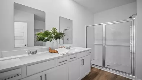 Bath - 101 Laguna Way, Brunswick, GA 31525 photo 1 of 4