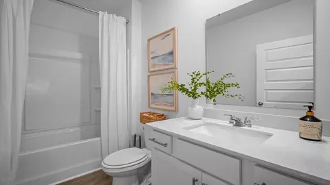Bath - 101 Laguna Way, Brunswick, GA 31525 photo 3 of 4