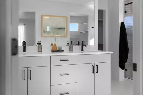 Bath - 5367 S Redondo Ave, Washington, UT 84780 photo 3 of 7