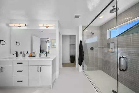Bath - 5367 S Redondo Ave, Washington, UT 84780 photo 2 of 7