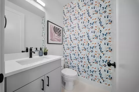 Bath - 5367 S Redondo Ave, Washington, UT 84780 photo 1 of 7