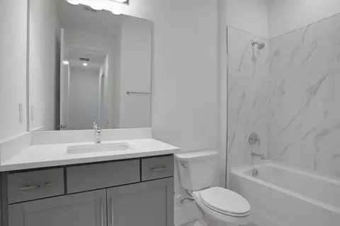 Bath - 7827 Glen Lily Pl, Parrish, FL 34219 photo 3 of 3