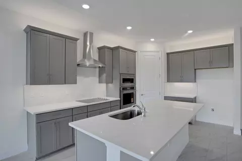 Kitchen - 7827 Glen Lily Pl, Parrish, FL 34219 photo 2 of 5