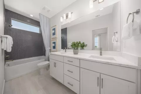 Bath - 378 E Prestige Way, Mountain House, CA 95391 photo 2 of 4