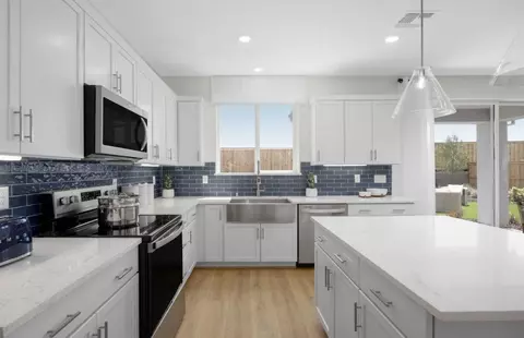 Kitchen - 378 E Prestige Way, Mountain House, CA 95391 photo 3 of 4