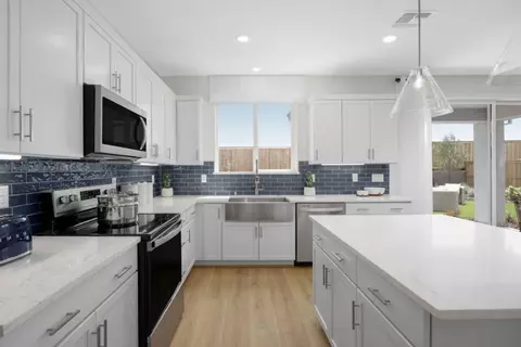 Kitchen - 378 E Prestige Way, Mountain House, CA 95391 photo 1 of 4