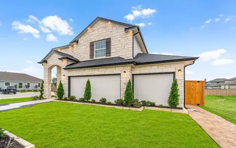 Exterior - 201 Mclintock Rd, Jarrell, TX 76537 photo 3 of 10