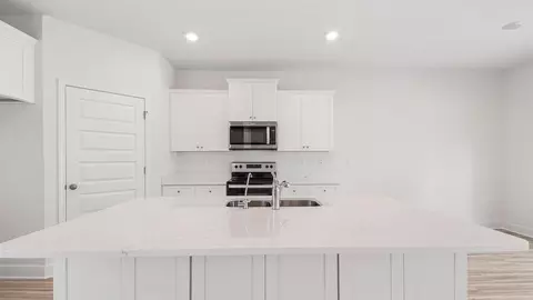 Kitchen - 2809 Wingman Way, Crestview, FL 32539 photo 6 of 10