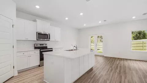 Kitchen - 2809 Wingman Way, Crestview, FL 32539 photo 1 of 10