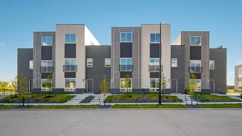 210 SW 11th St, Des Moines, IA 50309