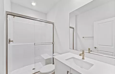 Bath - 4240 E Flutter Privado, Ontario, CA 91761 photo 4 of 4
