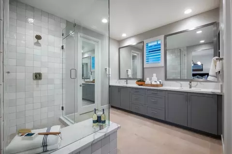 Bath - 10743 Upland Rd, Ventura, CA 93004 photo 1 of 1