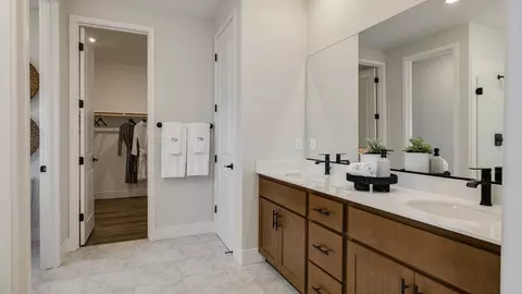 Bath - 3225 Oak Trail Dr, Manteca, CA 95337 photo 4 of 10