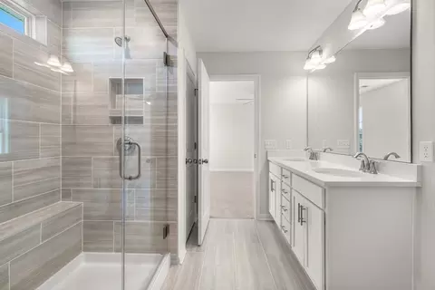 Bath - 215 Silk Oak Dr, Moncks Corner, SC 29461 photo 2 of 8