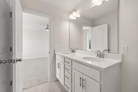 Bath - 215 Silk Oak Dr, Moncks Corner, SC 29461 photo 3 of 8