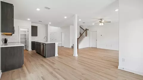 Entry Way - 421 Citation Dr, Jarrell, TX 76537 photo 4 of 5