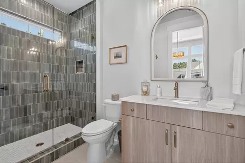 Bath - 1672 Shearer Rd, Davidson, NC 28036 photo 9 of 10