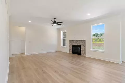 Living - 100 E Michigan Ave #STE 115, Jackson, MI 49201 photo 4 of 7