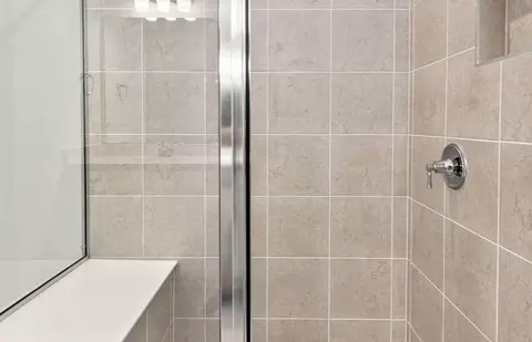 Bath - 9928 Johnson Oaks Gln, Parrish, FL 34219 photo 2 of 4