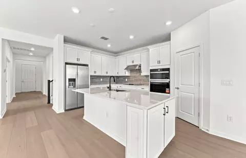 Kitchen - 9928 Johnson Oaks Gln, Parrish, FL 34219 photo 1 of 2