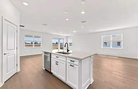 Kitchen - 9928 Johnson Oaks Gln, Parrish, FL 34219 photo 2 of 2