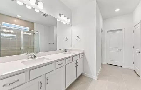 Bath - 9928 Johnson Oaks Gln, Parrish, FL 34219 photo 1 of 4