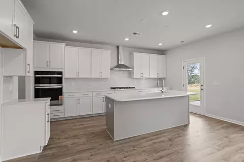Kitchen - 555 Hydrangea St, Seneca, SC 29678 photo 1 of 7